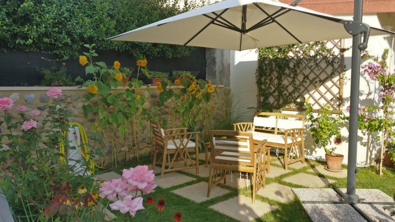 The White Building - Rooms Costermano sul Garda Exterior foto