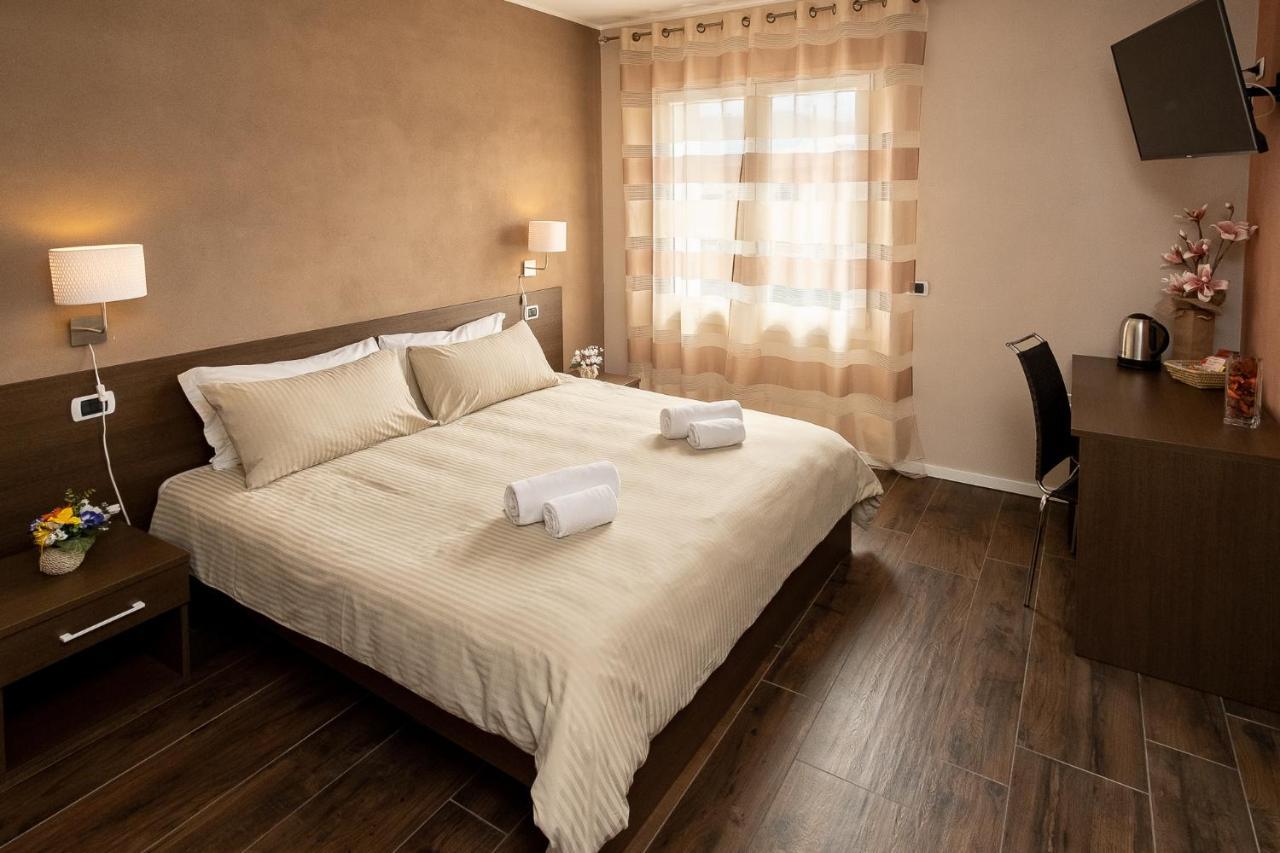 The White Building - Rooms Costermano sul Garda Exterior foto