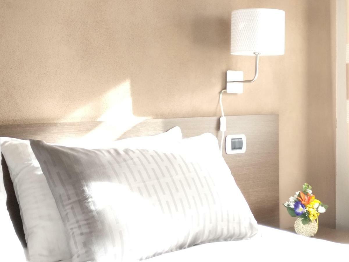 The White Building - Rooms Costermano sul Garda Exterior foto