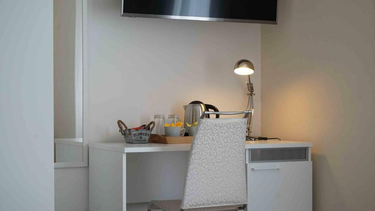 The White Building - Rooms Costermano sul Garda Exterior foto