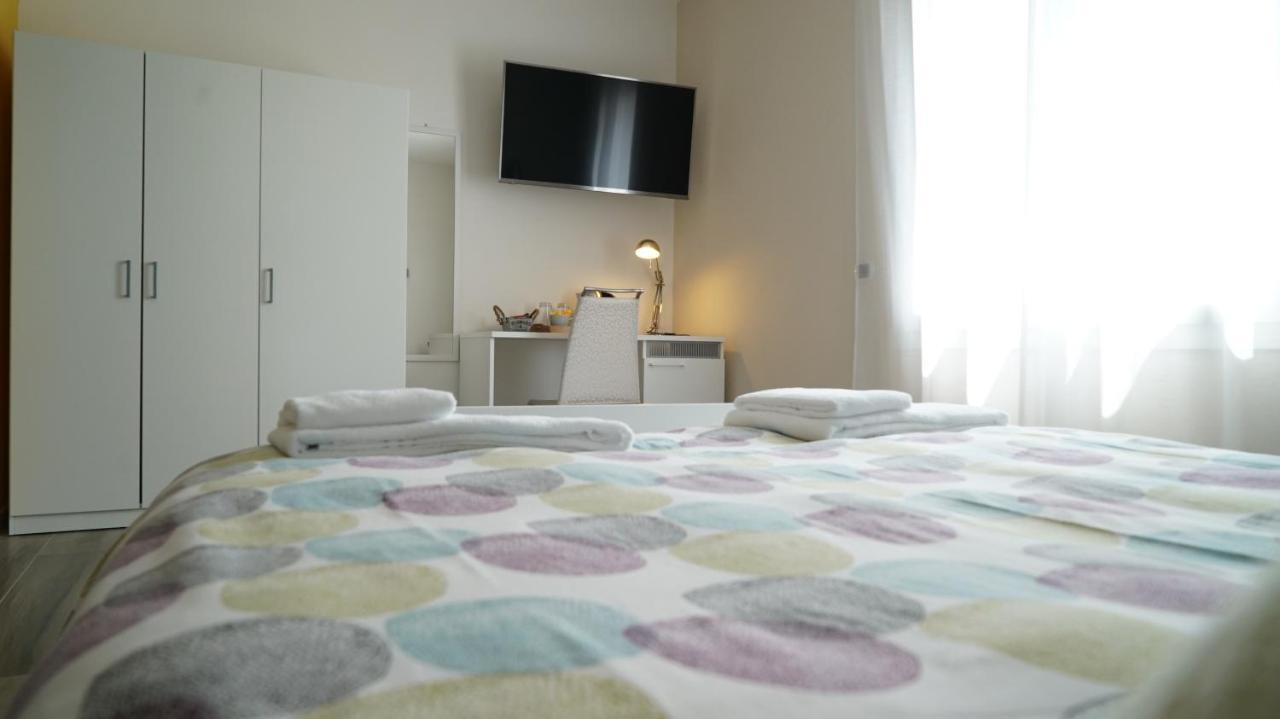The White Building - Rooms Costermano sul Garda Exterior foto